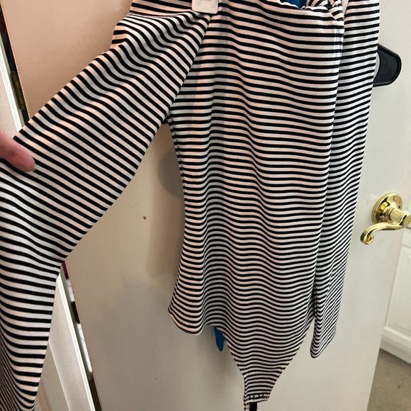 2 Small Kendall + Kylie long sleeve black and white off the shoulder bodysuit AS - Picture 9 of 9